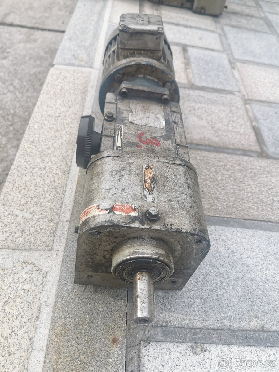 Motor s převodovkou a variátorem č.3 - 3