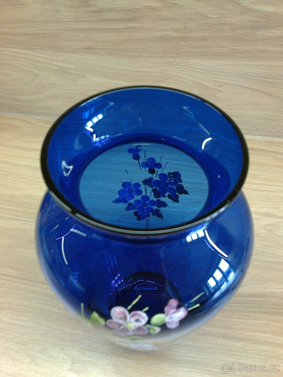 Váza z modrého kobalt. skla–jediný kus. Neexistuje více ks. - 3