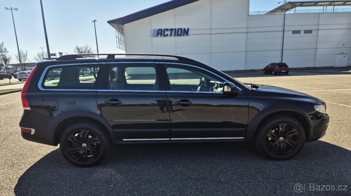 VOLVO XC70 2.4D 133KW 5 VÁLEC 1.MAJITEL-AUTOMAT 4x4 XENON - 3