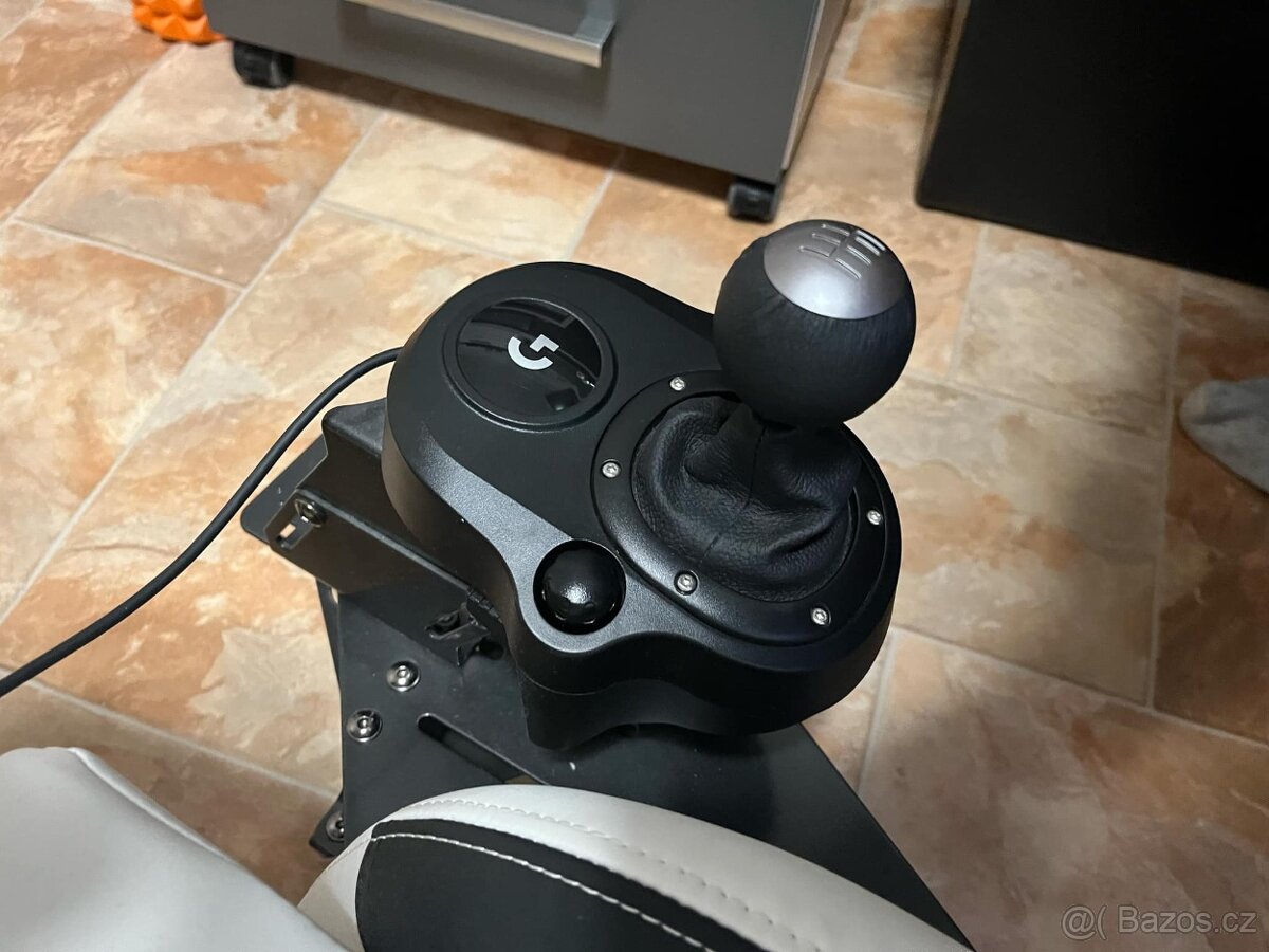 Volant Logitech G29, křeslo Playseat Evolution - 3