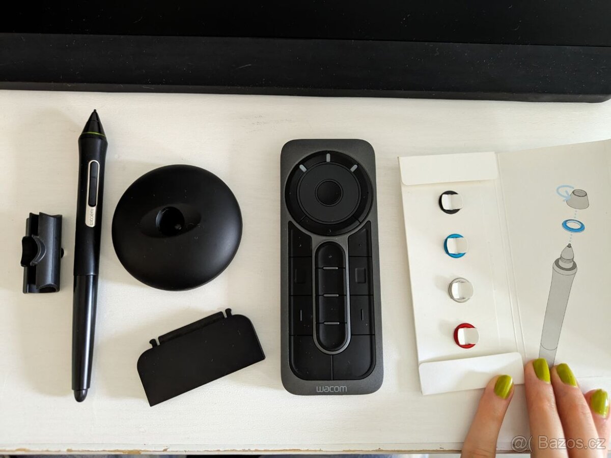 Wacom Cintiq Pro 24 + Ergo Stand grafický tablet - 3