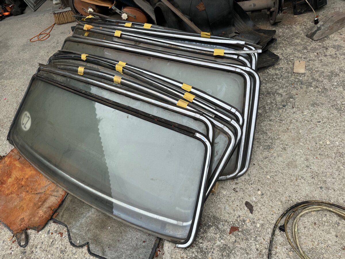 Volha Gaz 24, čelní-zadní okna použité originál - 3