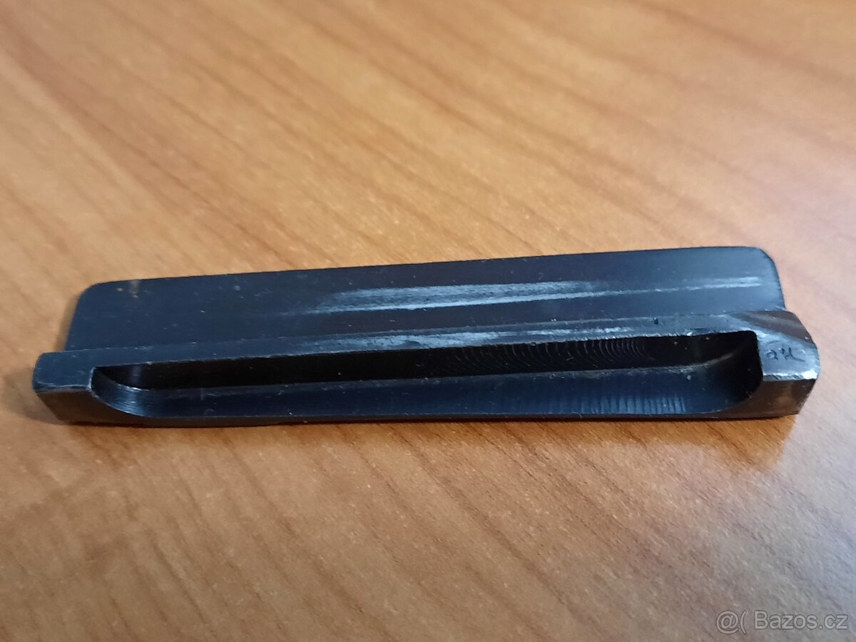 Podavač Mauser krátký - 3