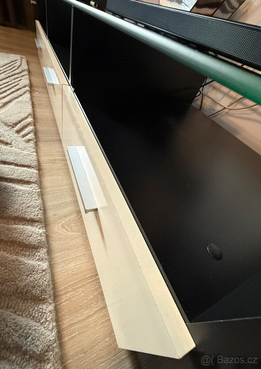 Černobílá obývací stěna - 3