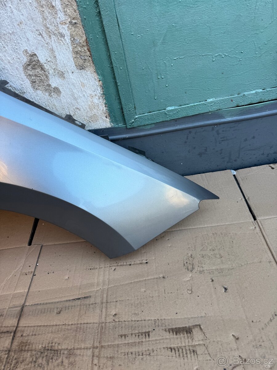 Prodám levy přední blatnik skoda rapid 2012/2015 - 3