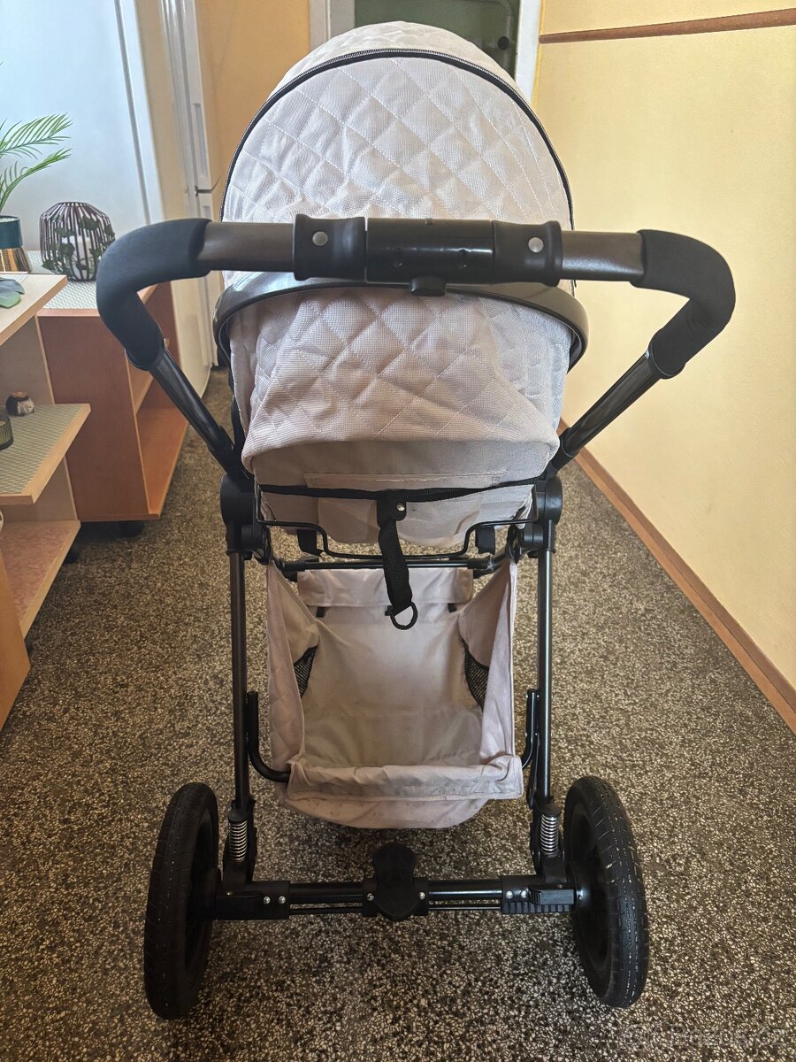 Prodám kočárek+vajicko - 3