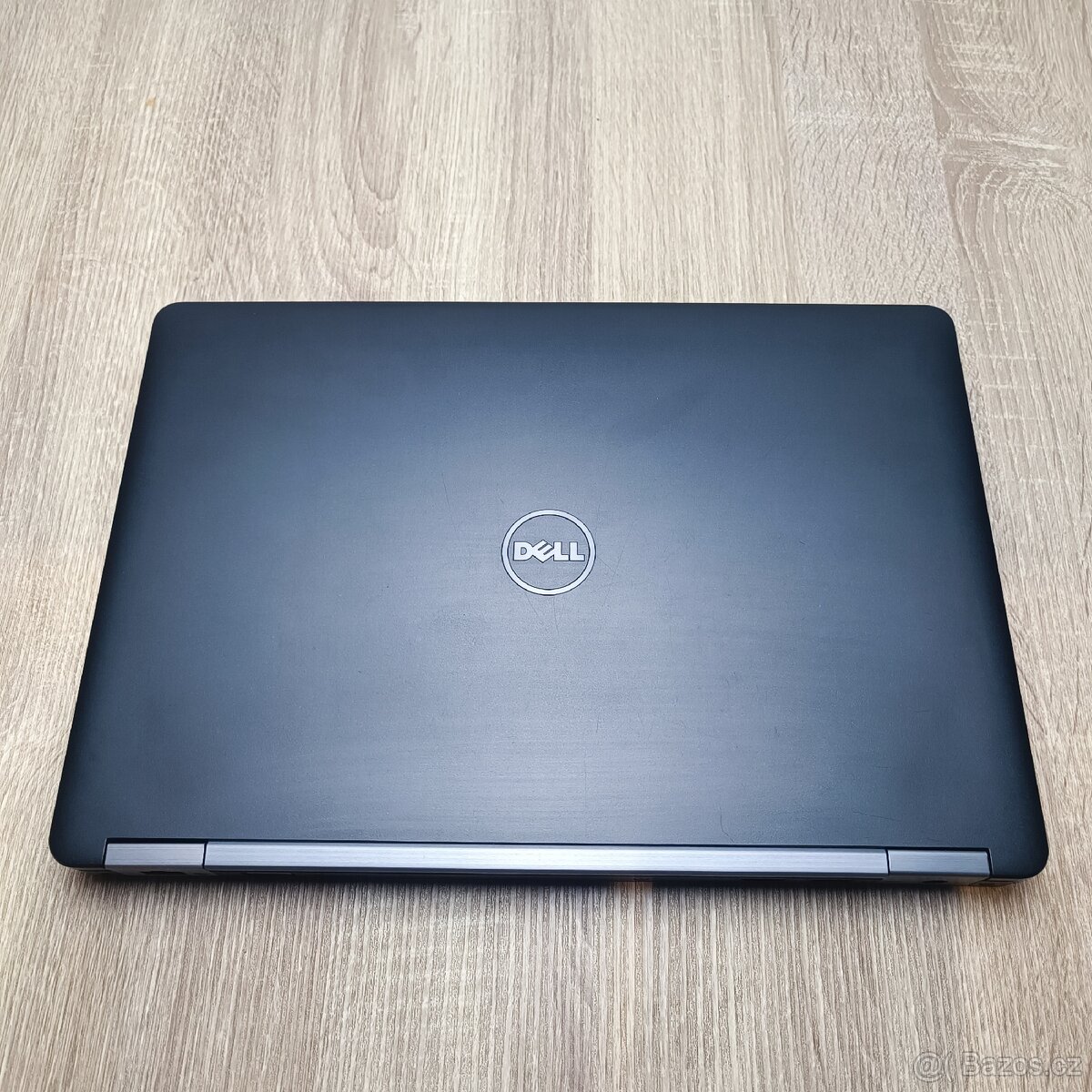 Výkonný Notebook Dell - 3