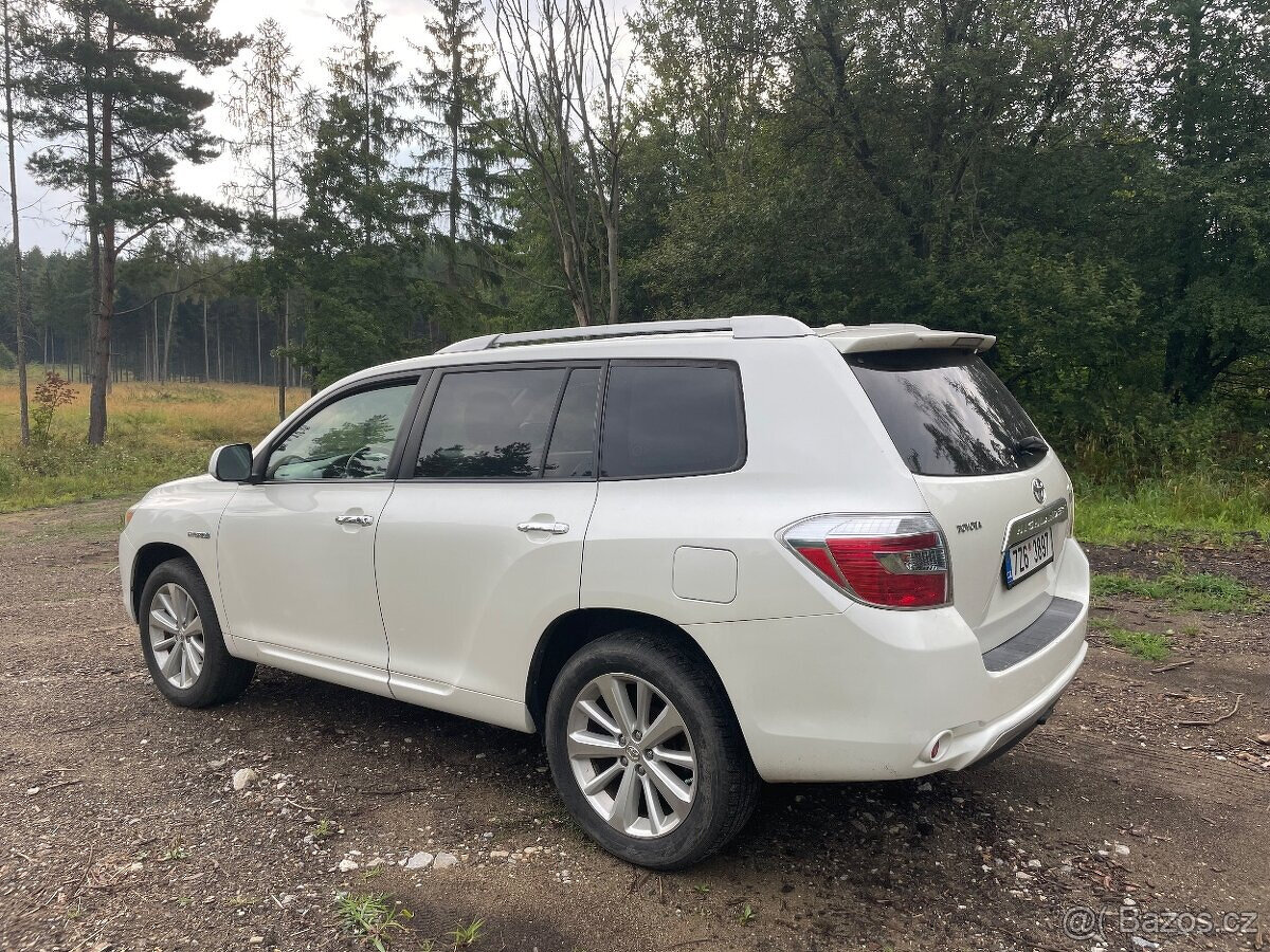 2009 Toyota Highlander Hybrid Limited.