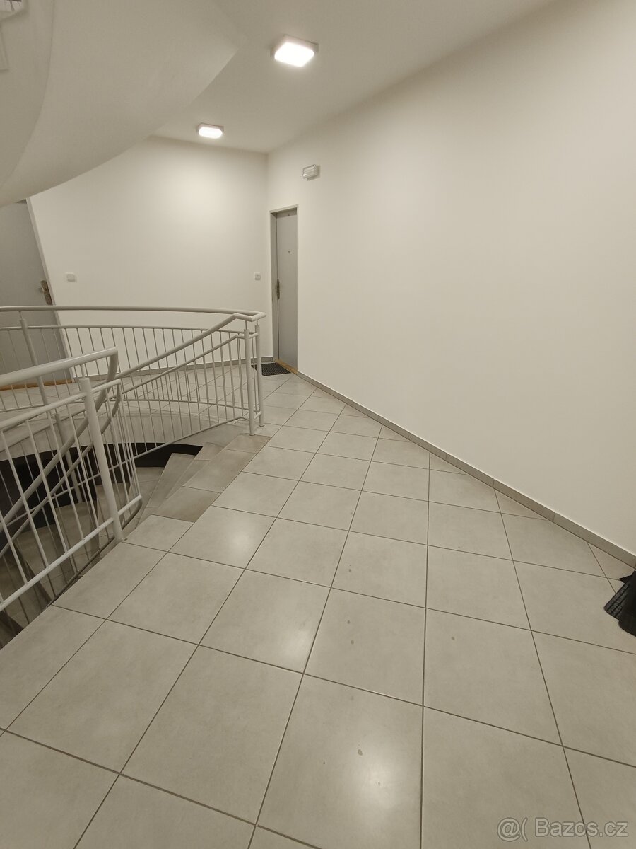 Prodej moderně vybaveného bytu 2+kk Uherské Hradiště - 3