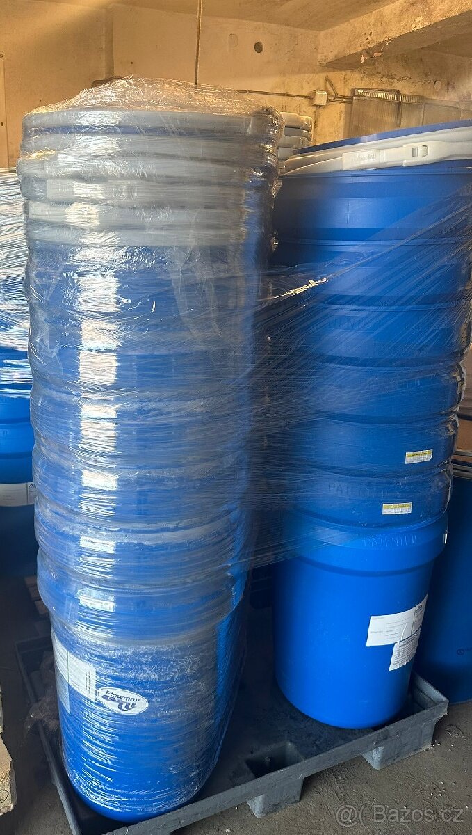 Plastové sudy/ bečky- 114 L s víkem a sponou. - 3