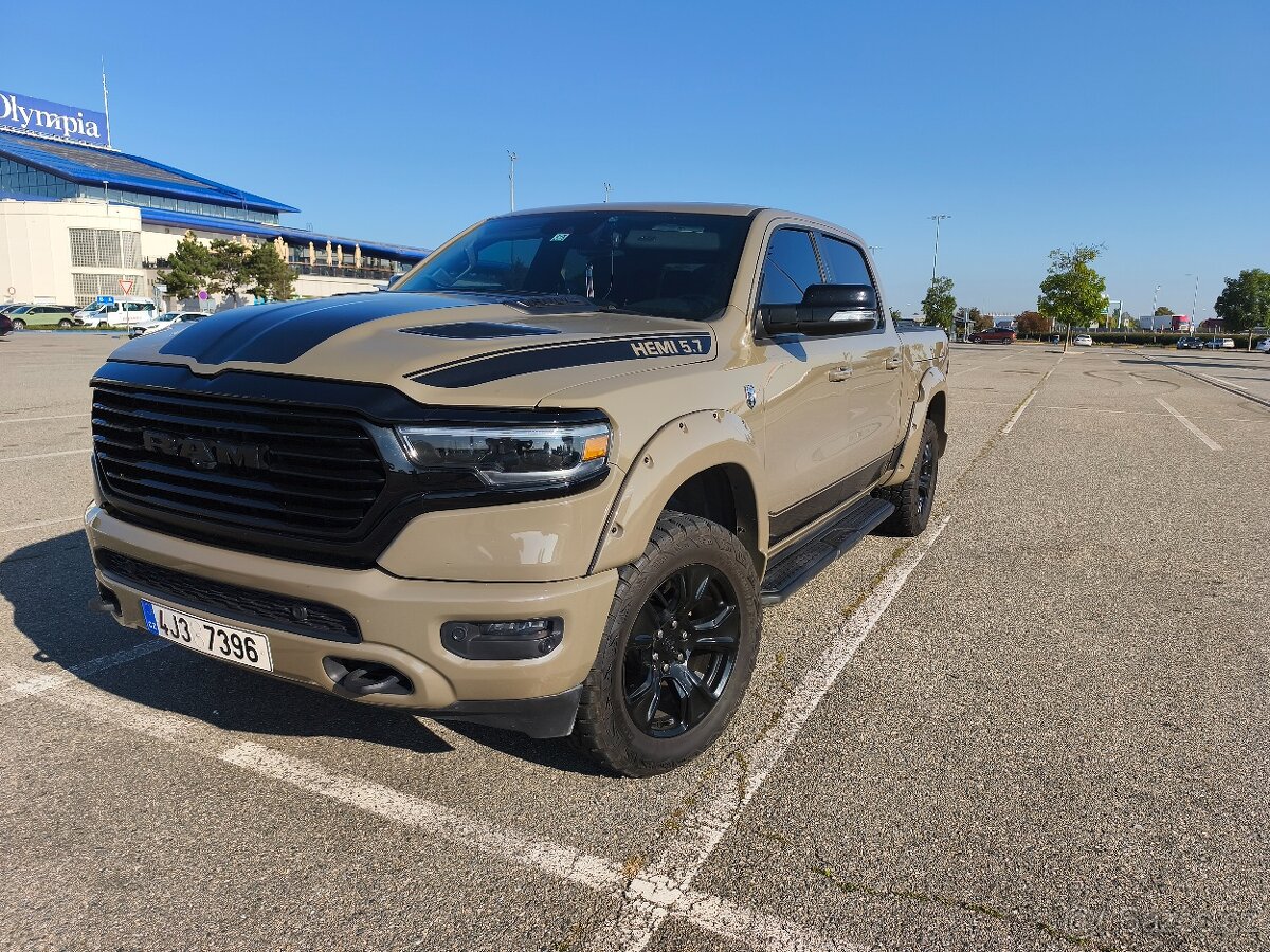 Dodge Ram 1500 Laramie motor 5.7hemi 295 kw.