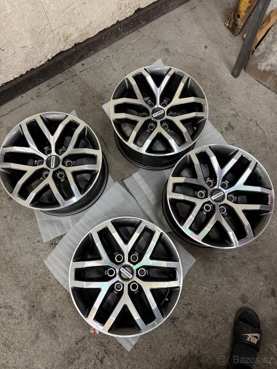 Kola Ford F150 Raptor - 3