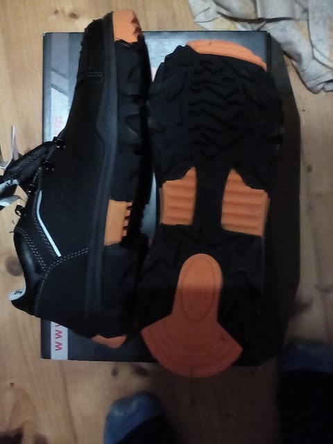 Bezpečnostní pracovní obuv - 3