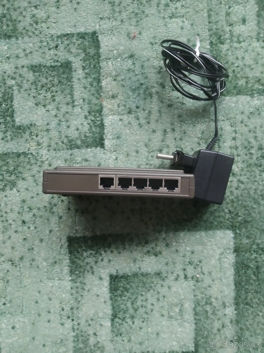 Prodám Switch TP-Link TL-SF1005D - 3