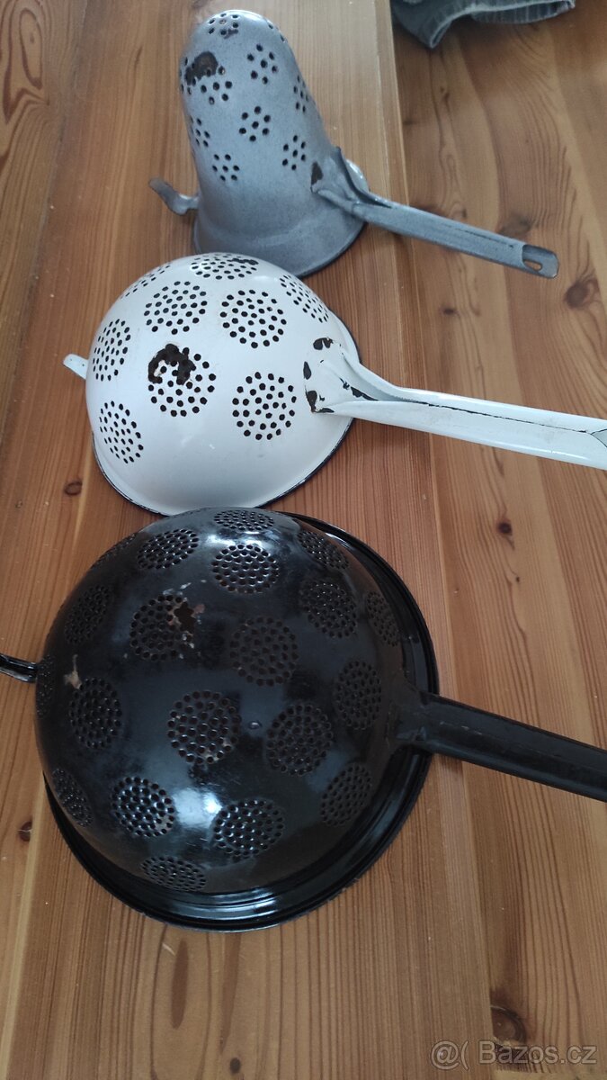 Smaltované cedníky - 3