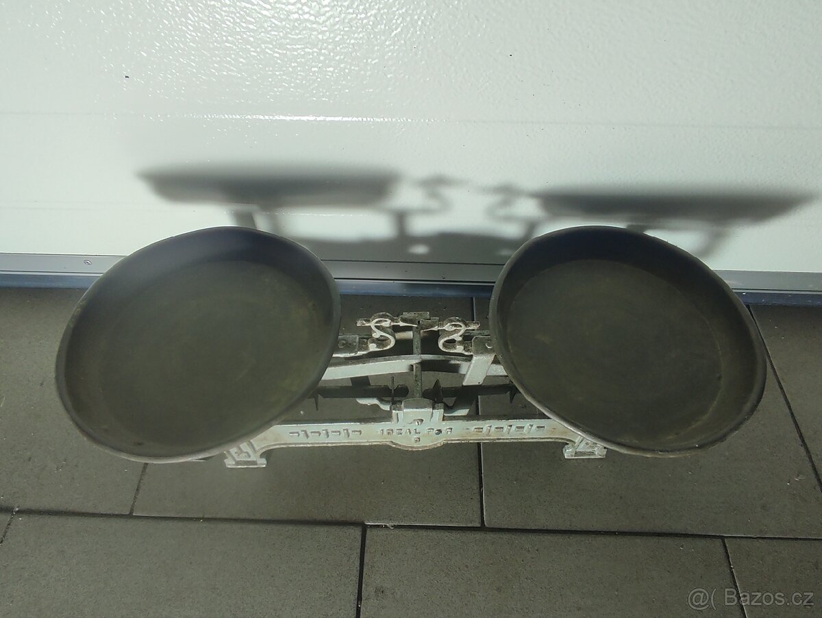 Stará váha Ideal - 3