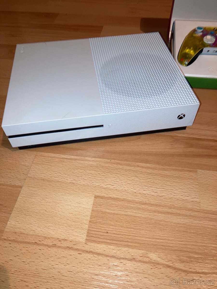 Xbox one S 500Gb + Ovladač Forza Horizon - 3