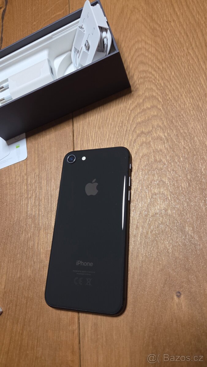 Apple iPhone 8 - 64GB černý - 3