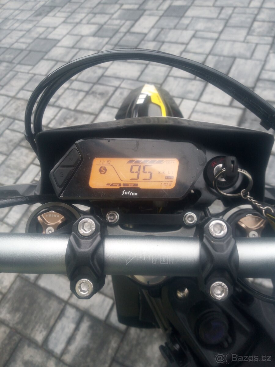 Surron ultra bee r carbon black