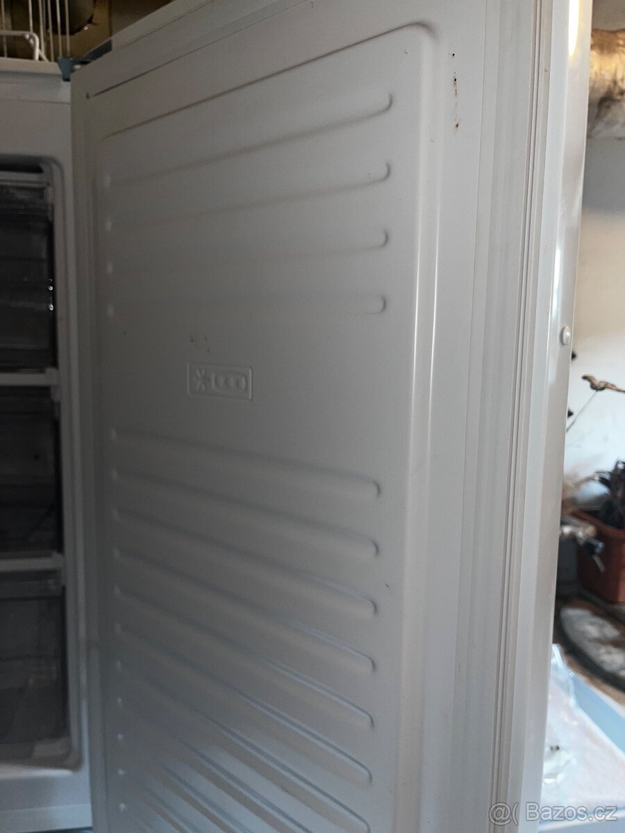 Candy Mrazák 64 L - 3