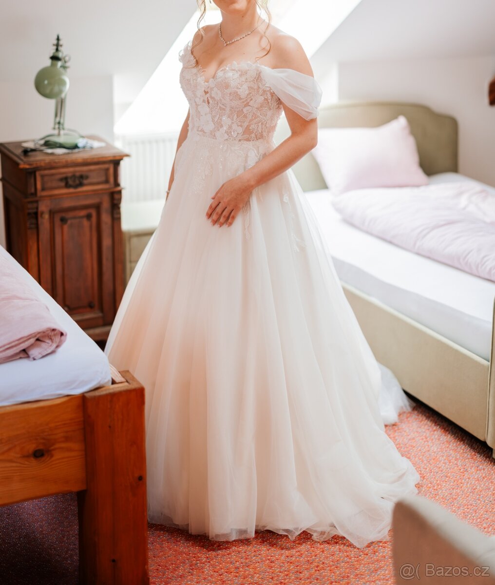 Nádherné svatební šaty Adhil - 3