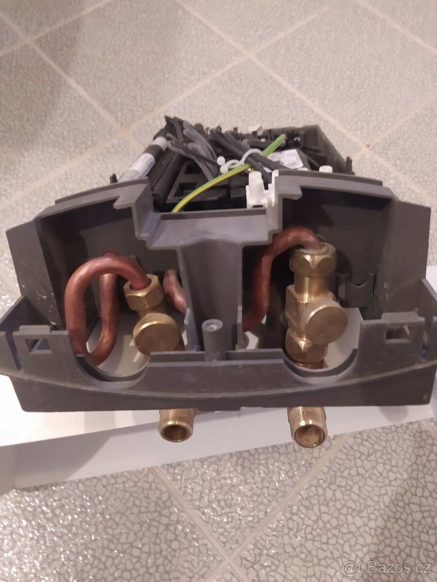 Průtokový ohřívač Stiebel Eltron 11 kW/ 400 V - 3