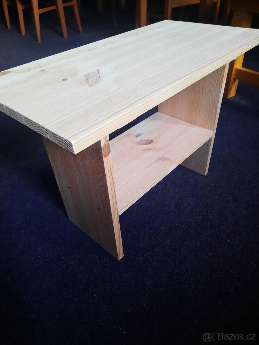 Prodám malý stolek masiv - 3