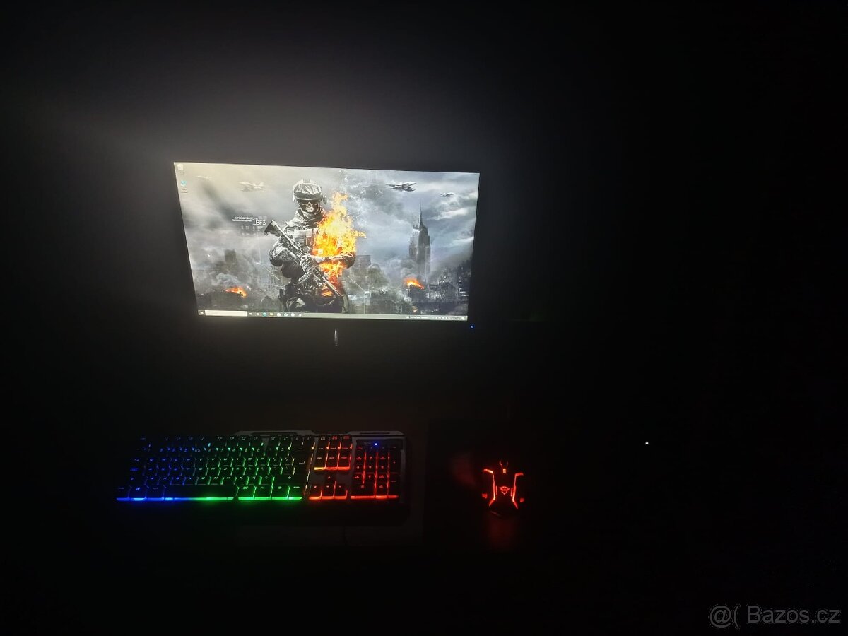 Kompletní počítačový setup - 3