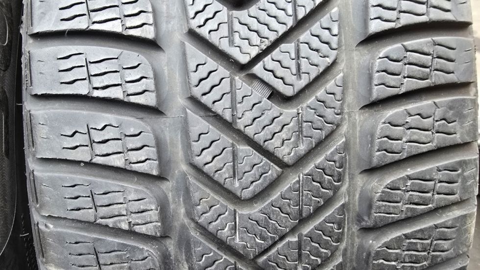 Zimní pneumatiky 255/45/19 Pirelli - 3