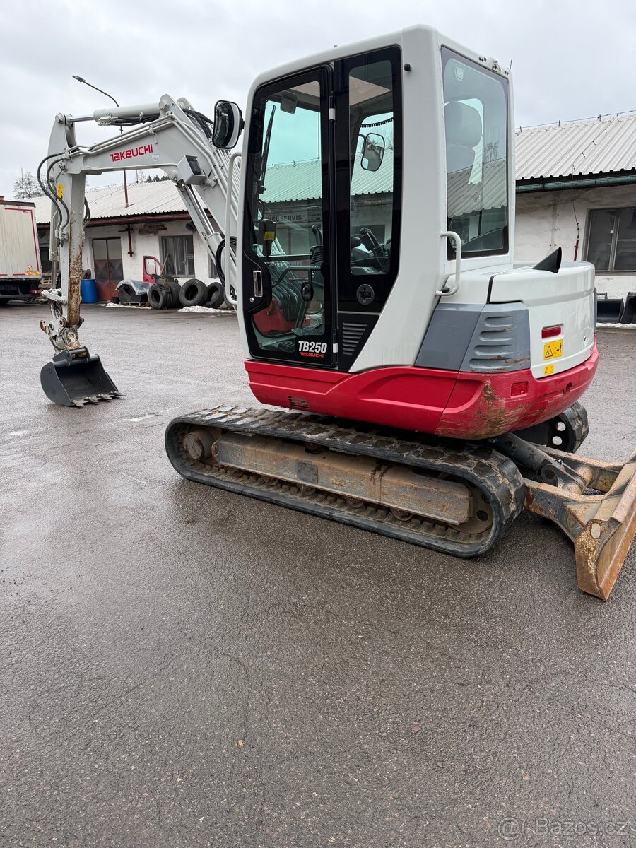 Bagr Takeuchi TB250 - 3