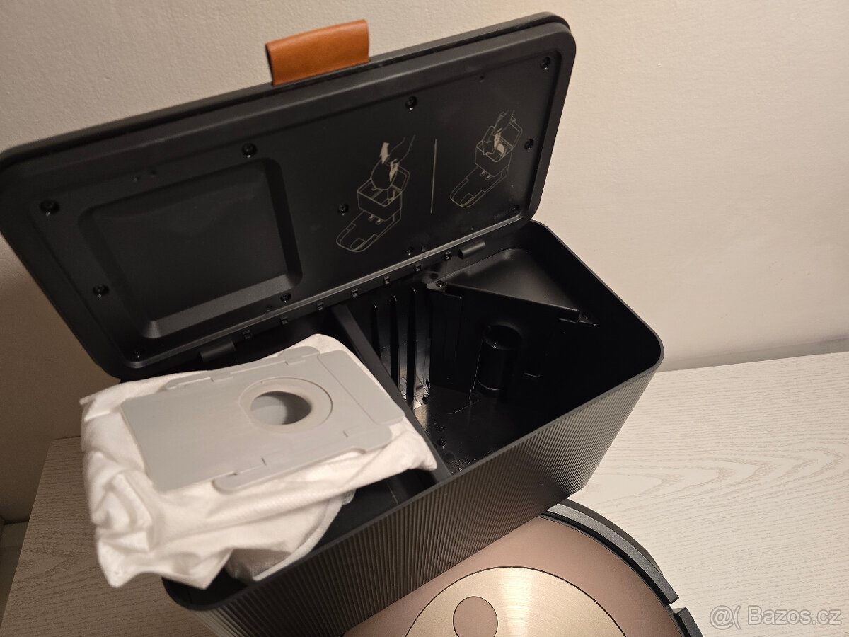 Robotický vysavač iRobot Roomba j9+ - 3