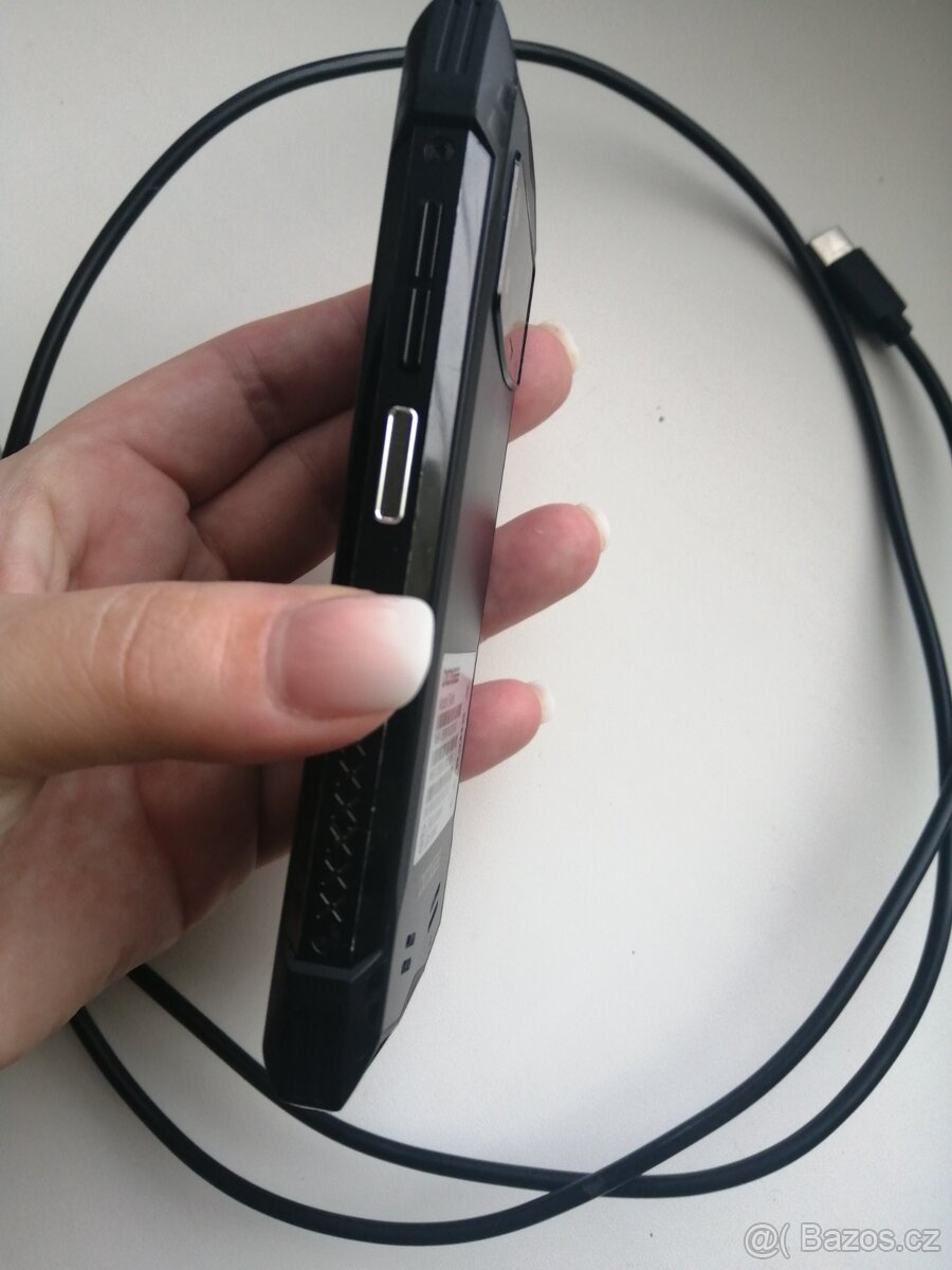 Mobilní telefon DOOGEE S mini - 3