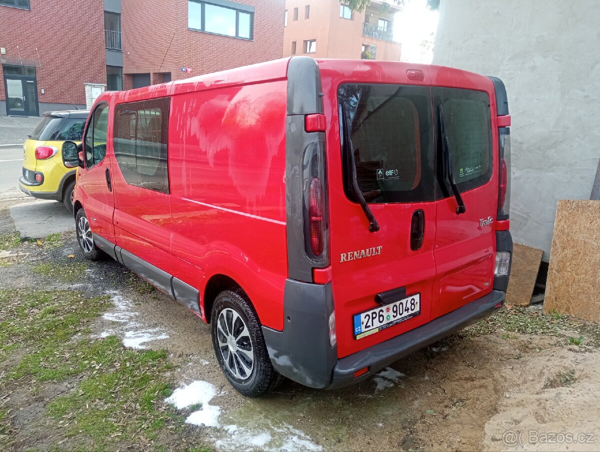 Renault Trafic LONG 6 míst ,1.9DCi 74kW najeto 159... - 3