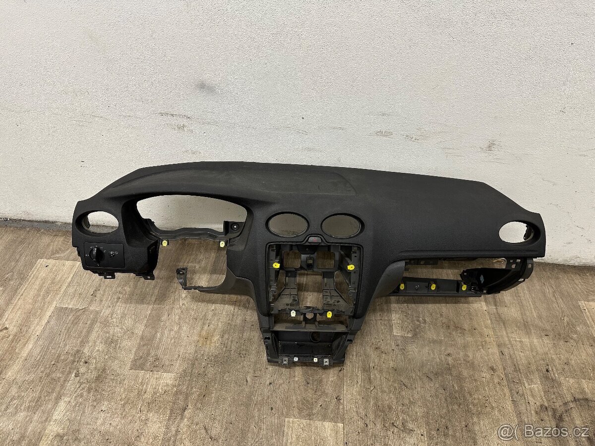 Ford Focus II airbag palubní deska a volant - 3