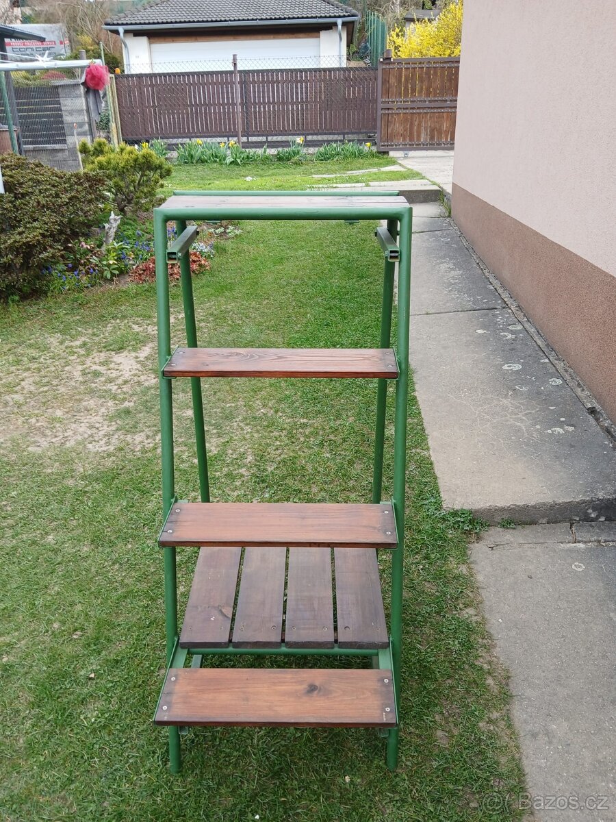 Zahradní regál - 3