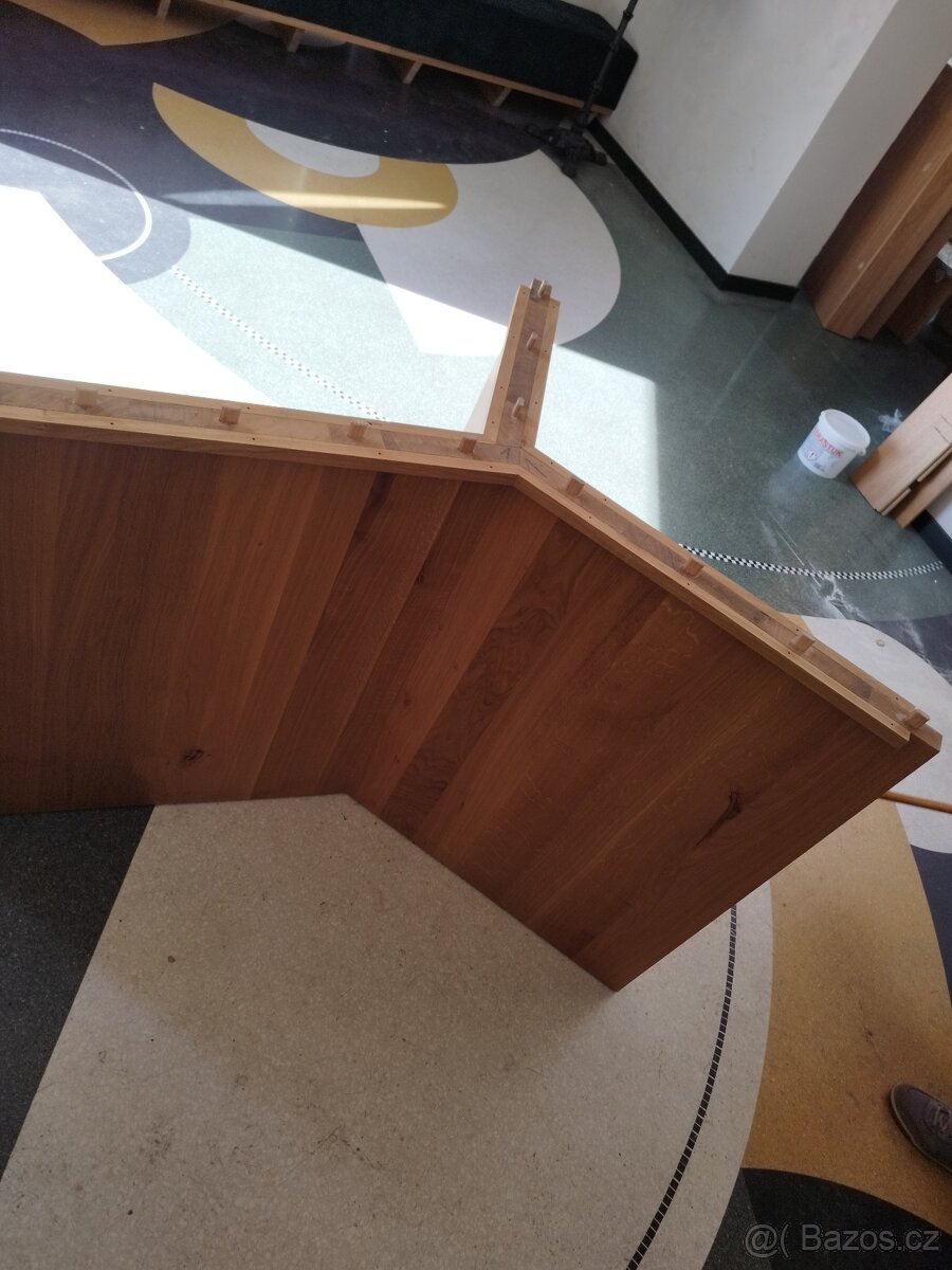 Elegantní atyp stůl 180x150 - 3