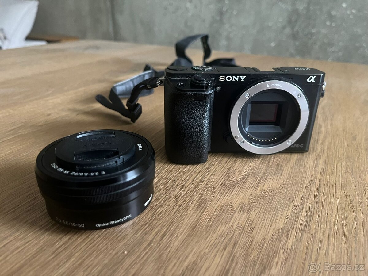 Bezzrcadlovka Sony Alpha A6000 s dvěma objektivy a brašnou - 3