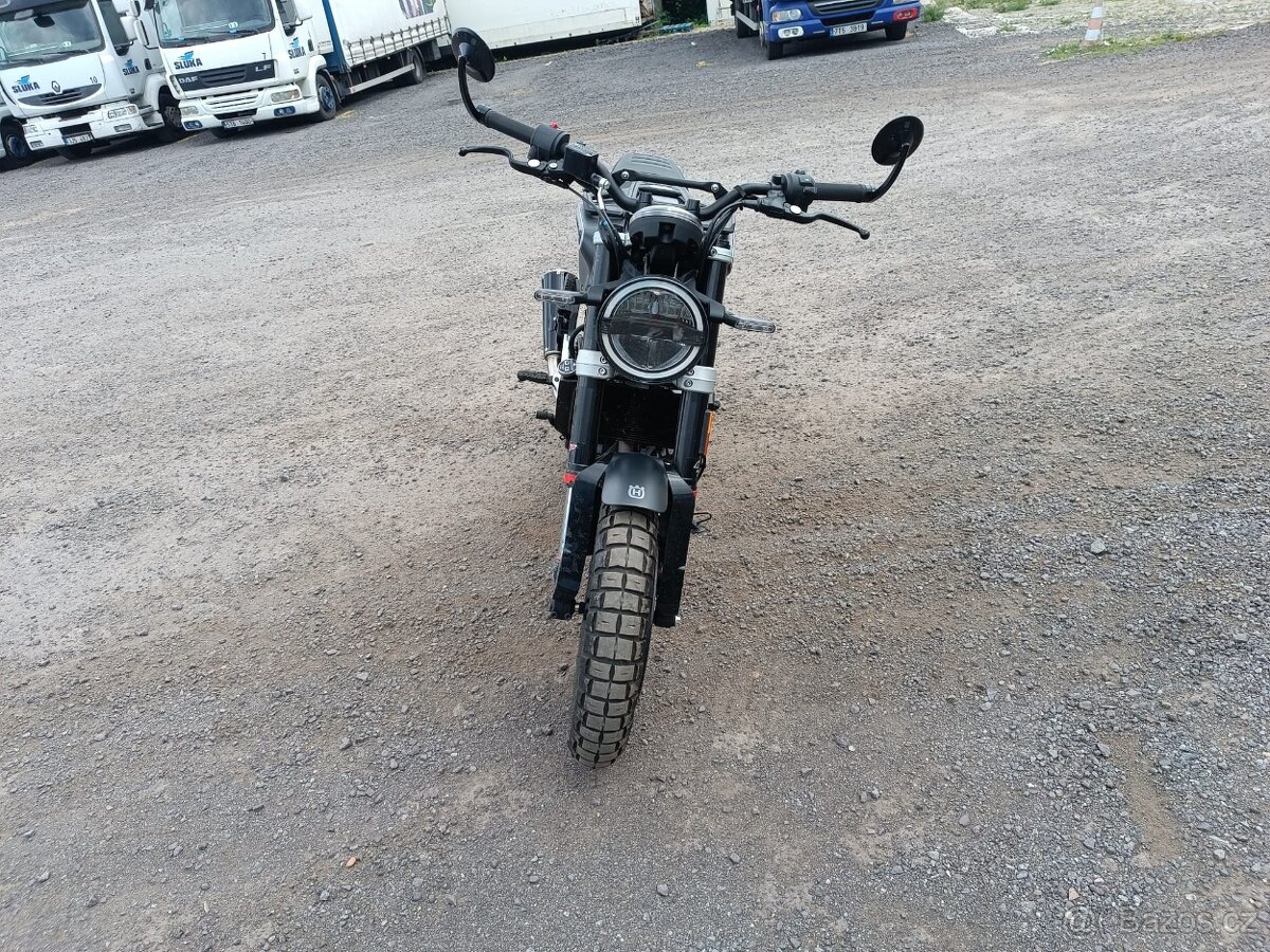 HUSQVARNA SVARTPILEN 125 - 3