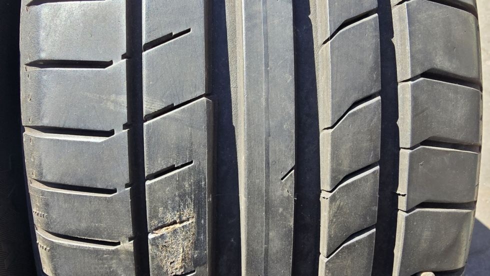 Letní pneu 225/40/18 Continental - 3