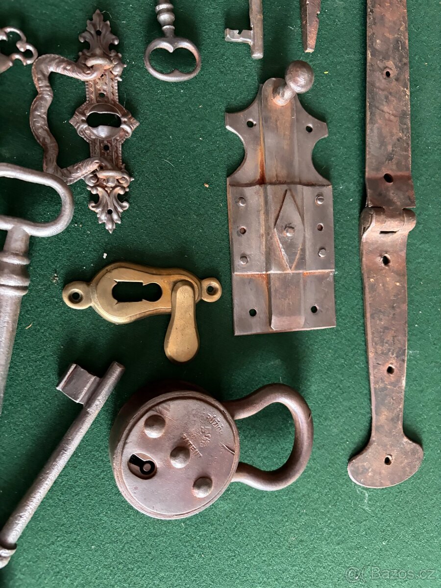 Staré klíče,zámky,kování - 3
