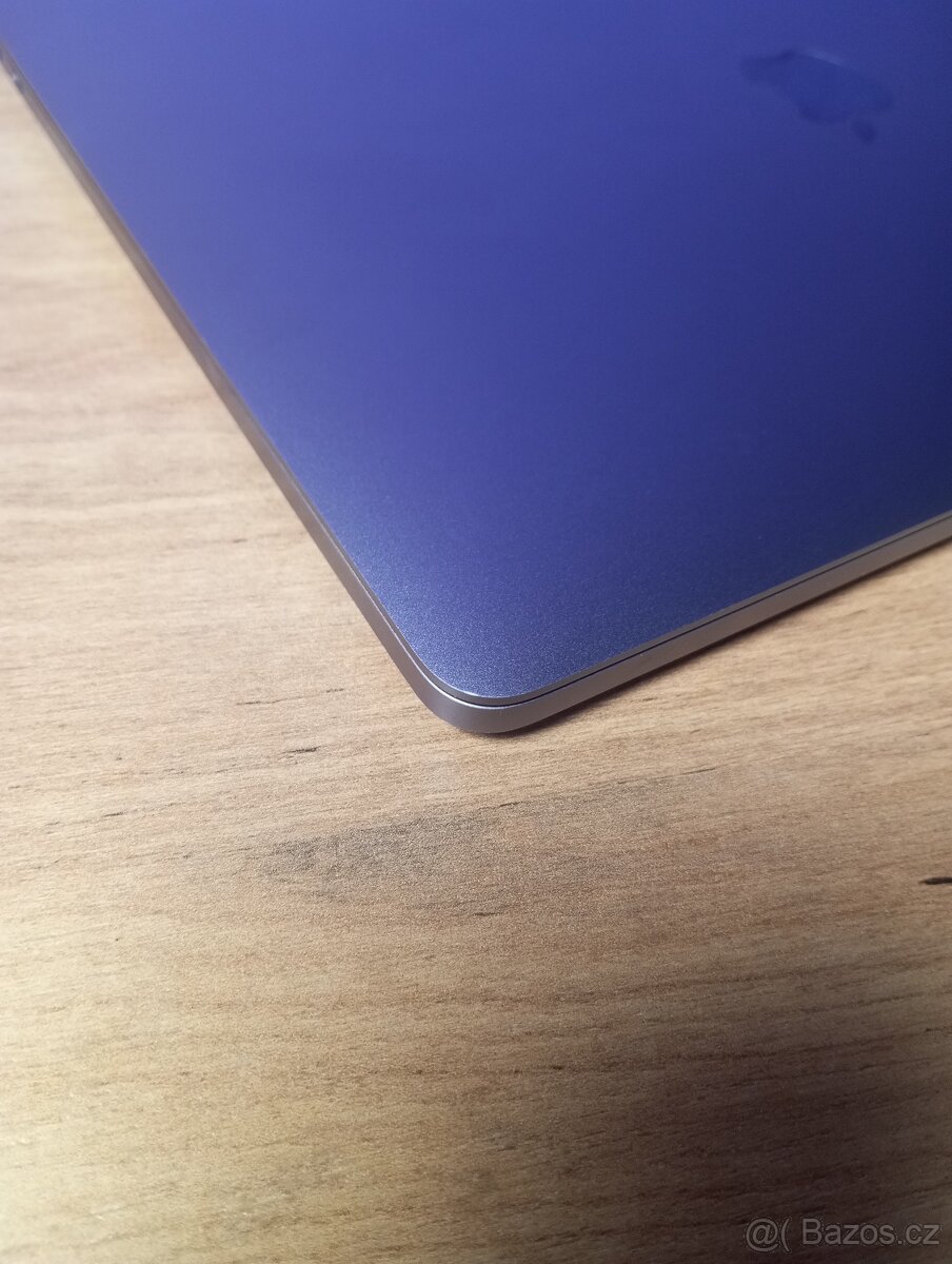 MacBook Pro 13” (2017) – Intel i5 | 8 GB RAM | 256 GB SSD - 3