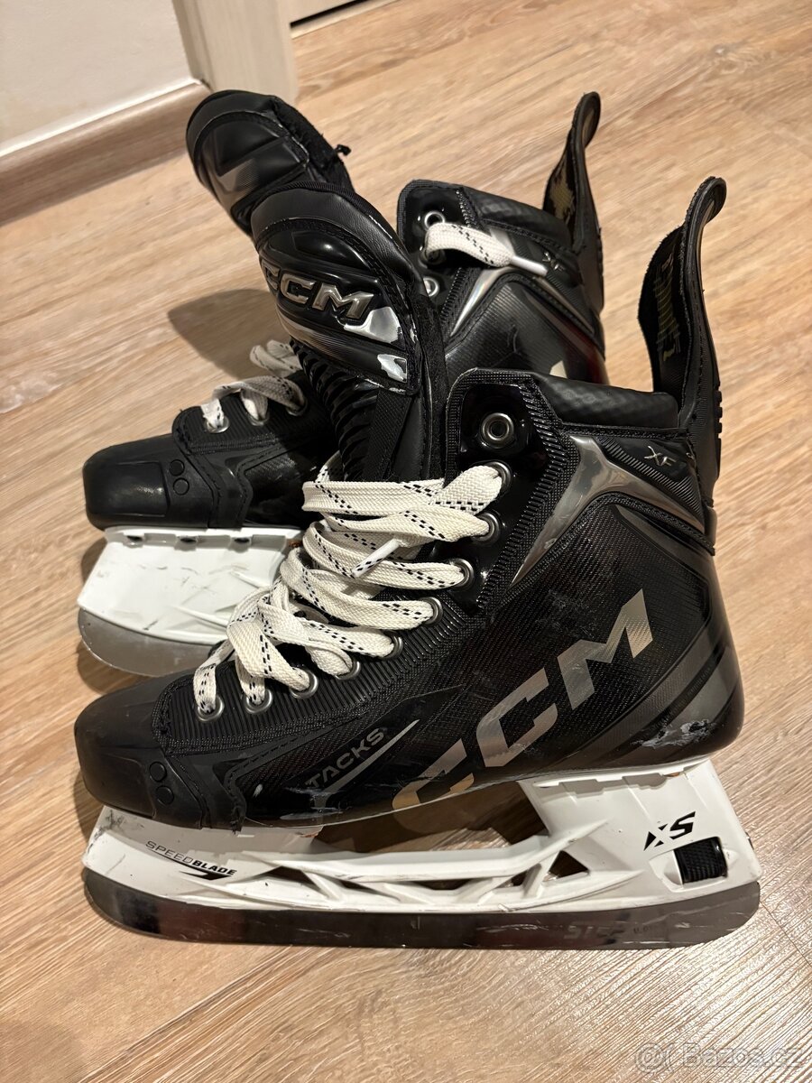 Prodám brusle CCM TACKS XF SR vel. 42 - 3