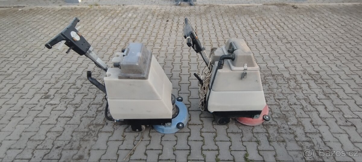 Podlahový mycí stroj Numatic - 3