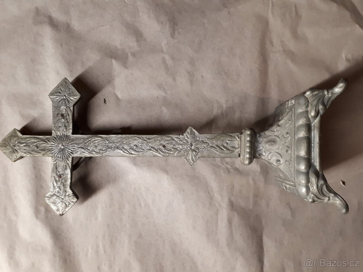 Cinovy kriz s kristem - 3