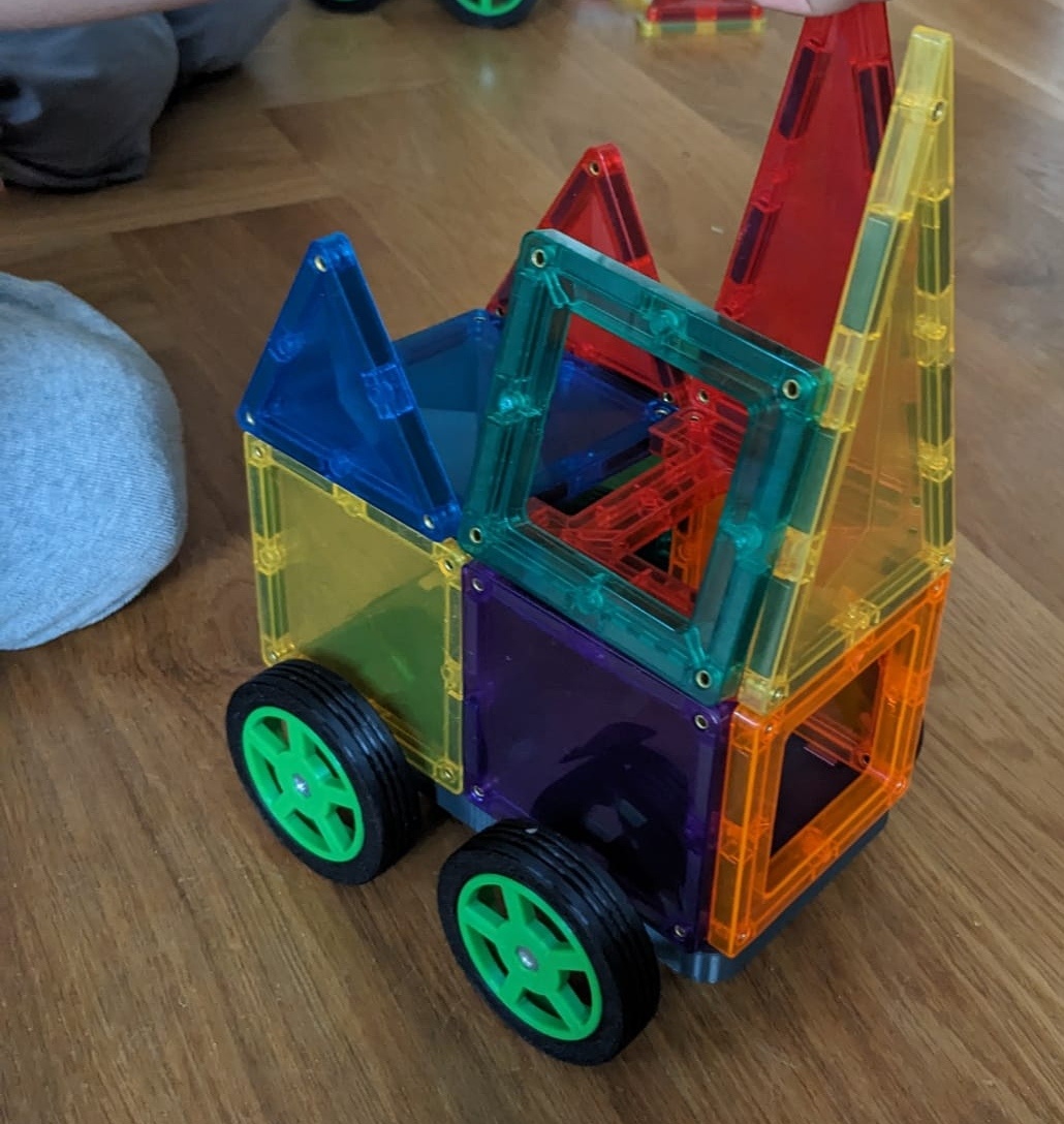 Čtyřkolový podvozek k magnetické stavebnici Connetix - 3