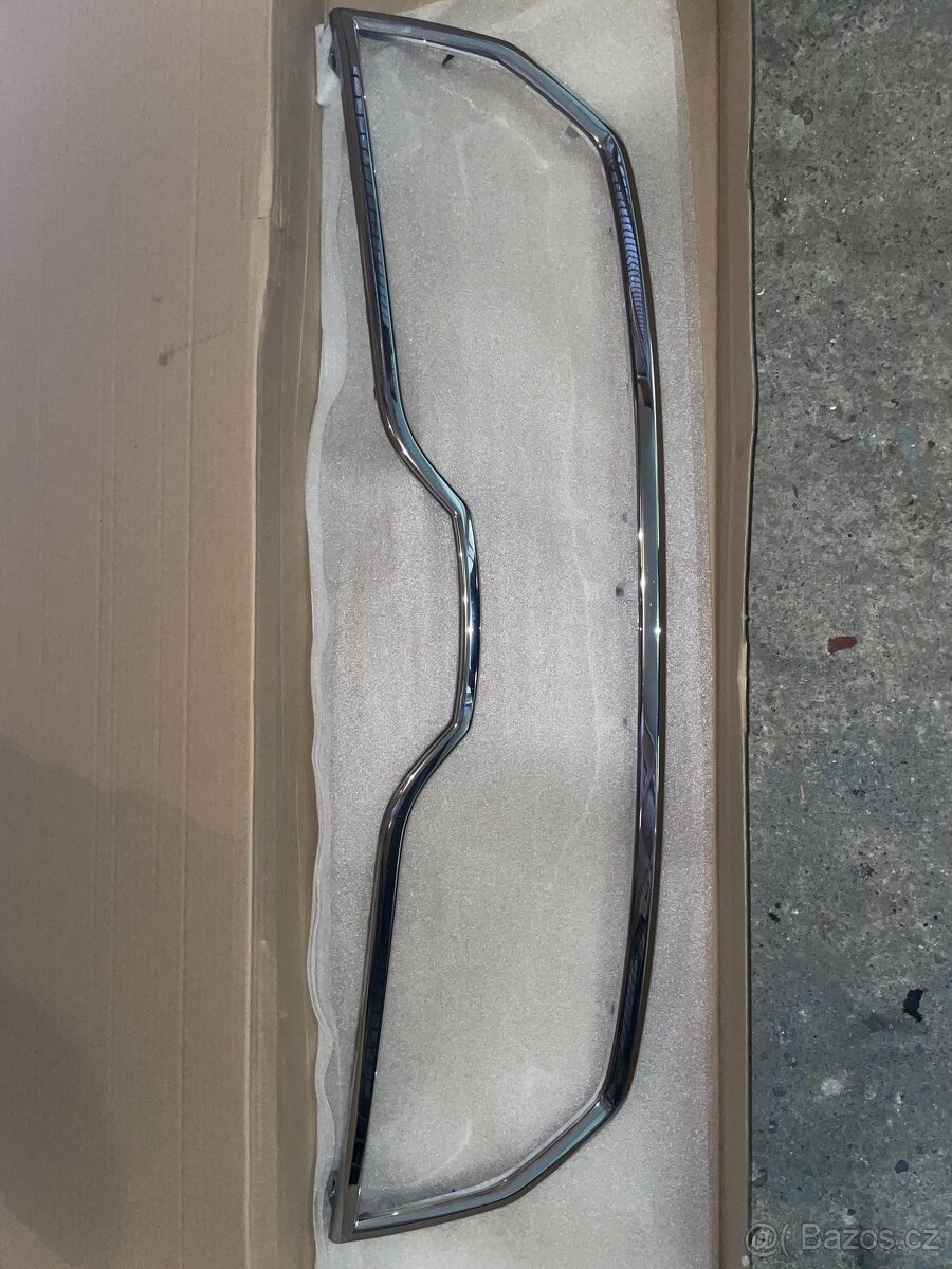 Fabia 3 - chrom ramecek masky - 3