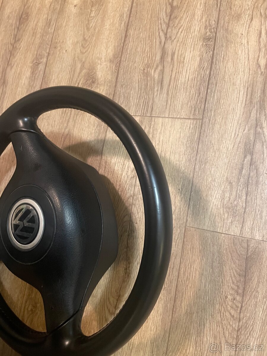 Tříramenný kožený volant VW - 3