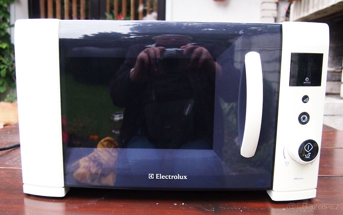 Mikrovlnná trouba Electrolux EMS 2020 - 3