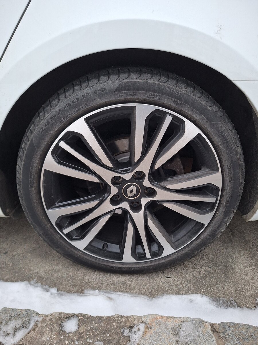 Initiale Paris R19 - 3