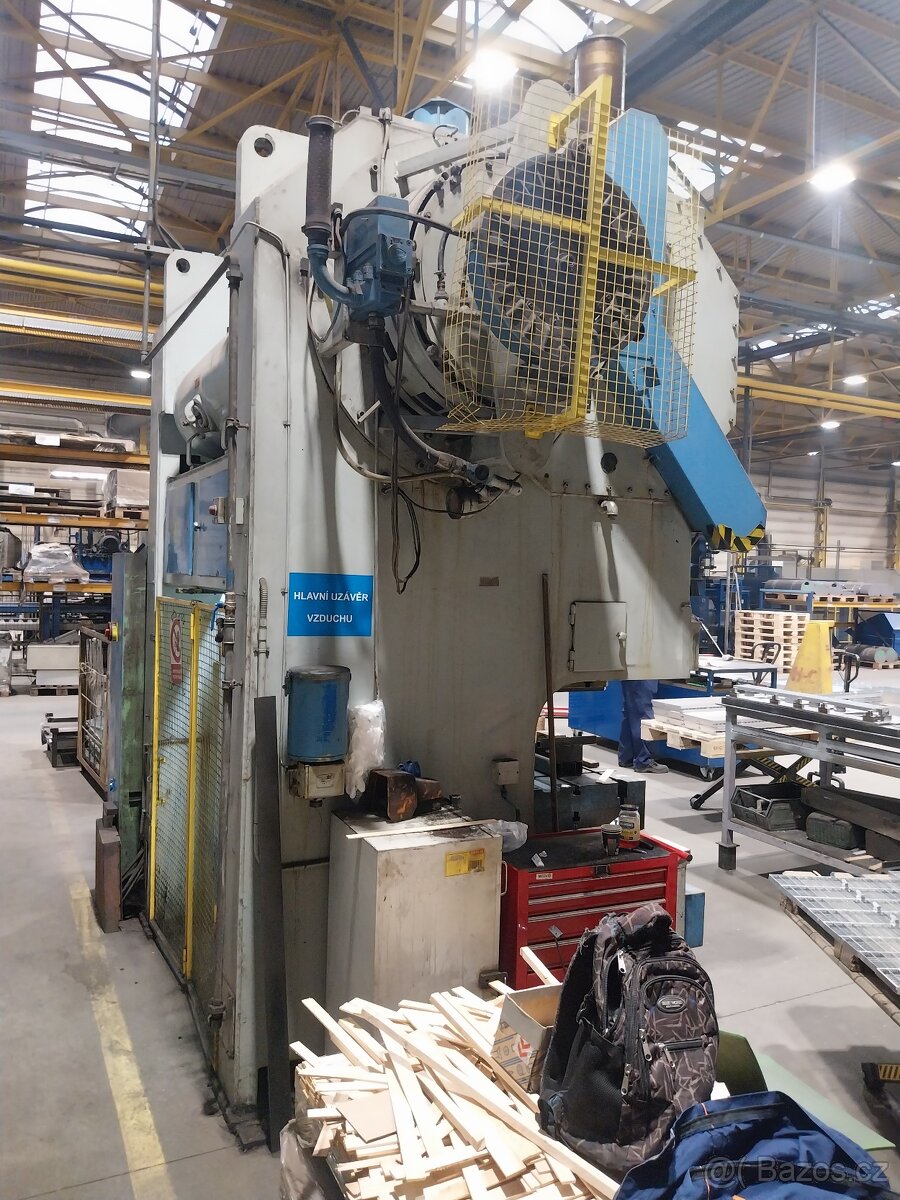 PRODÁME Excentrický lis IWK PEDA 160/1500 - 3